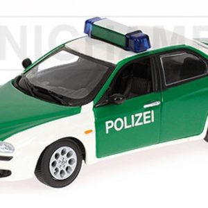 vieille voiture de police allemande verte et blanche