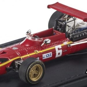 vieille voiture italienne de course rouge formule 1