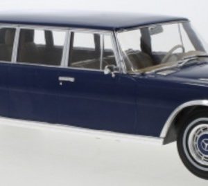 vieille voiture limousine bleu