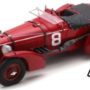 vieille voiture italienne de course rouge