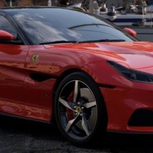 voiture italienne de sport rouge cabriolet