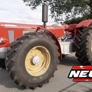 vieux tracteur agricole rouge