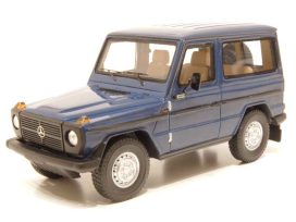 vieille jeep courte bleu