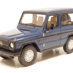 vieille jeep courte bleu