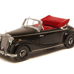 vieille voiture allemande cabriolet noire et rouge