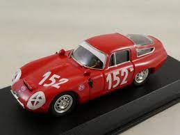 ieille voiture italienne de course rouge