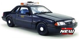 vieille voiture de police americaine bleu