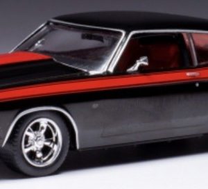 vieille voiture americaine noire et rouge