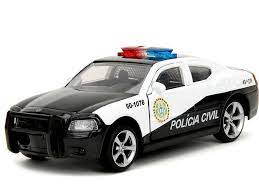 voiture de police noire et blanche