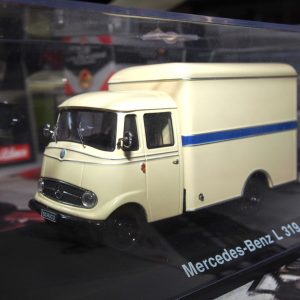 vieux camion beige