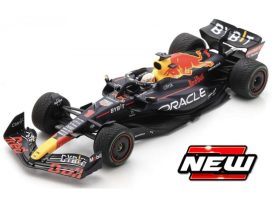 voiture de course noire formule 1