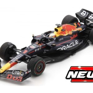 voiture de course noire formule 1