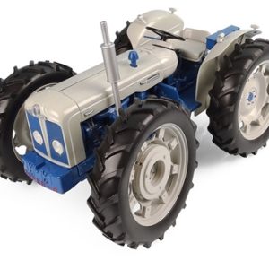 vieux tracteur agricole blanc et bleu