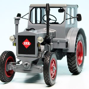 vieux tracteur agricole gris