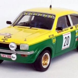 vieille voiture de rallye jaune et verte