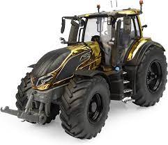 gros tracteur agricole doré