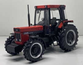vieux tracteur agricole rouge et noir