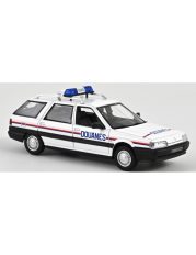 vieille voiture française de police française blanche