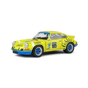 vieille voiture de course jaune et bleu