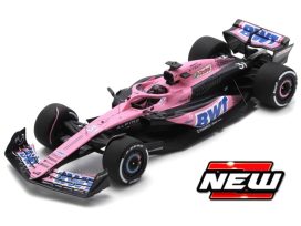 voiture de course formule 1 rose
