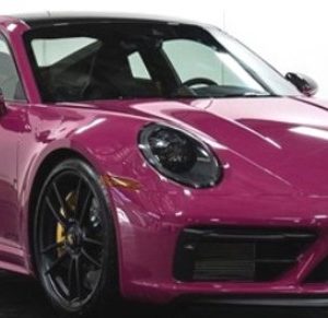 voiture de sport coupe mauve