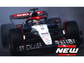 voiture de course formule 1 blanche noire et rouge