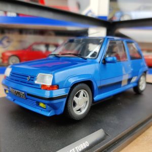 vieille voiture de sport française bleu