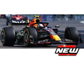 voiture de course noire formule 1