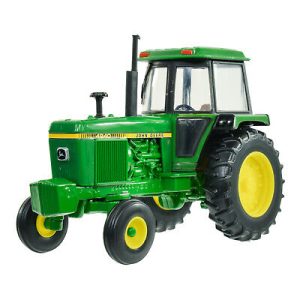vieux tracteur agricole vert