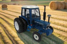 vieux tracteur agricole bleu