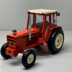 vieux tracteur agricole orange et blanc