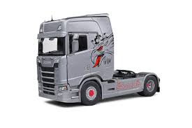 gros camion gris