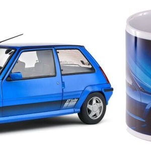 vieille voiture de sport bleu avec tasse