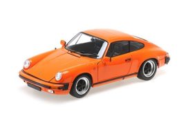 vieille voiture de sport coupe orange