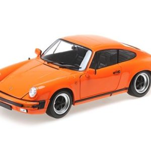 vieille voiture de sport coupe orange