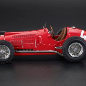 vieille voiture de course italienne rouge