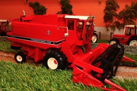 grosse machine agricole rouge