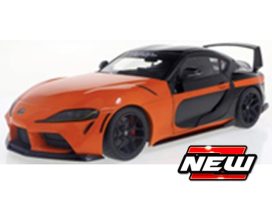 voiture de sport coupe orange et noire