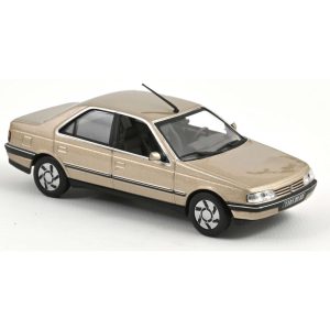 vieille voiture berline beige