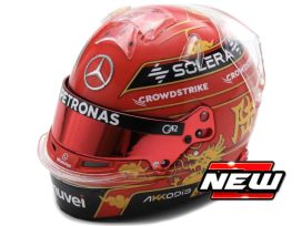 casque de pilote de formule 1 rouge