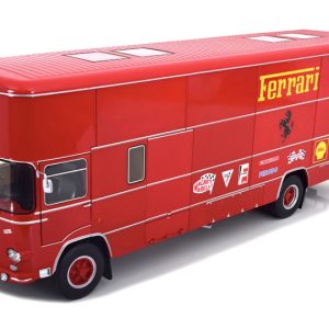 vieux camion de course rouge