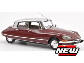 vieille voiture de luxe française rouge