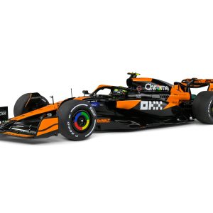 voiture de course formule 1 noire et orange