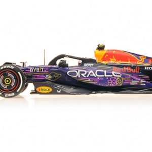 voiture de course formule 1 mauve