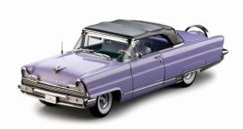 vieille voiture americaine mauve