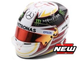 casque de pilote de formule 1 blanc