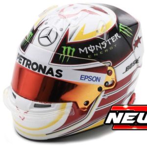 casque de pilote de formule 1 blanc