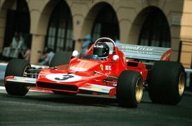 vieille voiture de course italienne formule 1 rouge