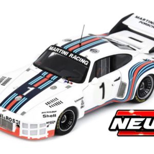 vieille voiture de course blanche