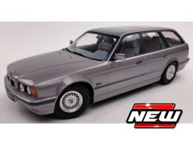 vieille voiture break allemand gris